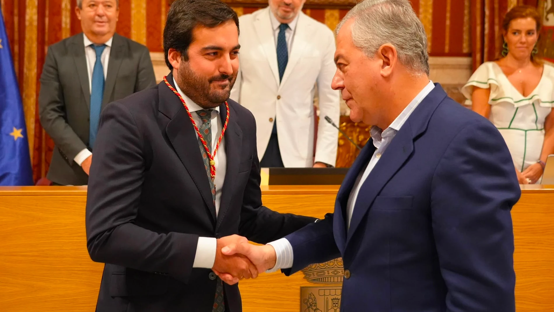 El Ayuntamiento de Sevilla, gobernado por PP y Vox, suspende las ayudas municipales y deja sin financiación a las ONG