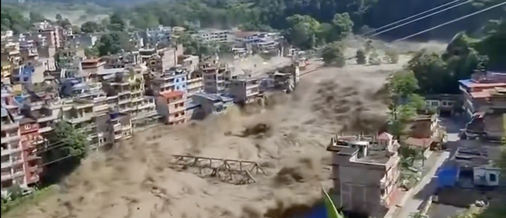 Una riada en el Himalaya deja ya 95 muertos y más de 400 desaparecidos en la frontera entre Nepal y Tíbet