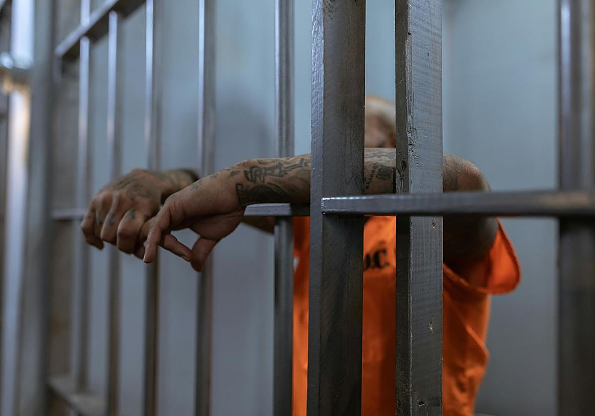 La UE denuncia malos tratos en cárceles españolas: golpes, patadas y uso excesivo de la fuerza