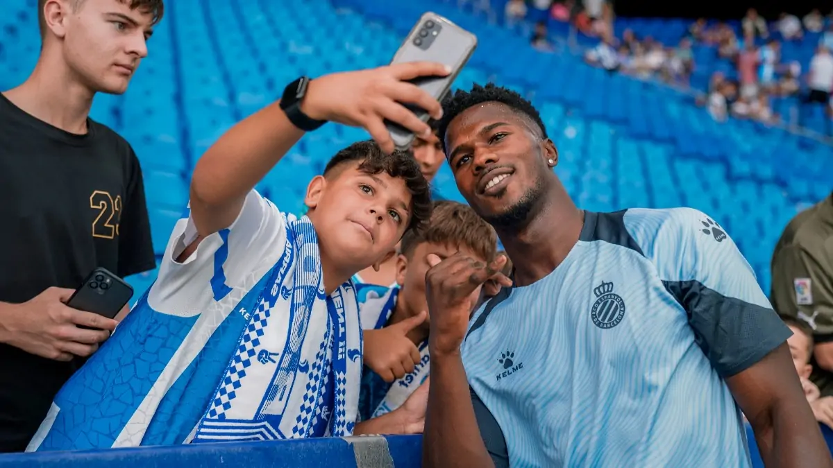 Keita Baldé y la solidaridad que cambia vidas: del fútbol a ayudar a temporeros sin recursos en España