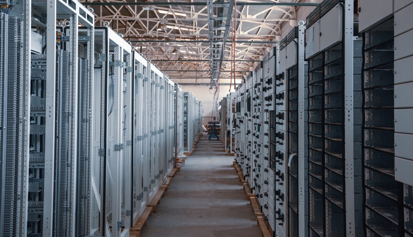 España pondrá freno al gasto de agua y luz de los centros de datos de la IA: quién paga la fiesta tecnológica