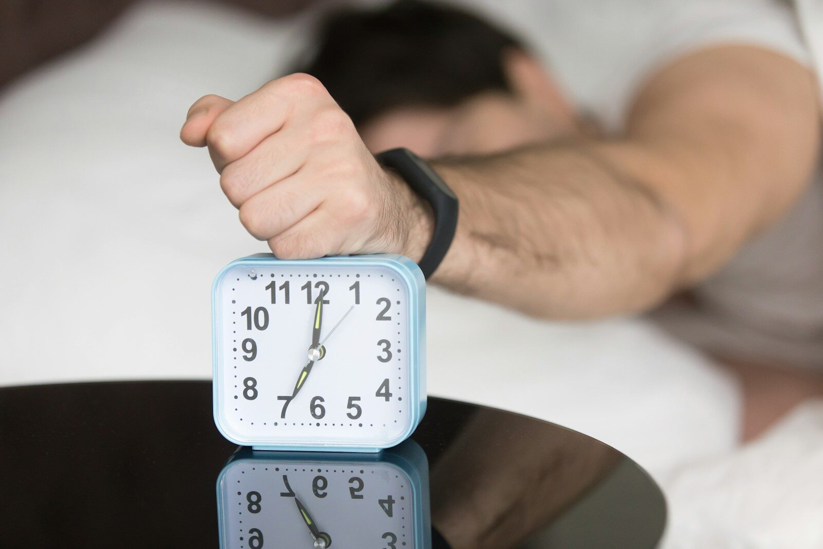 Dormir menos de ocho horas no te enferma: la ciencia empieza a decirlo alto y claro