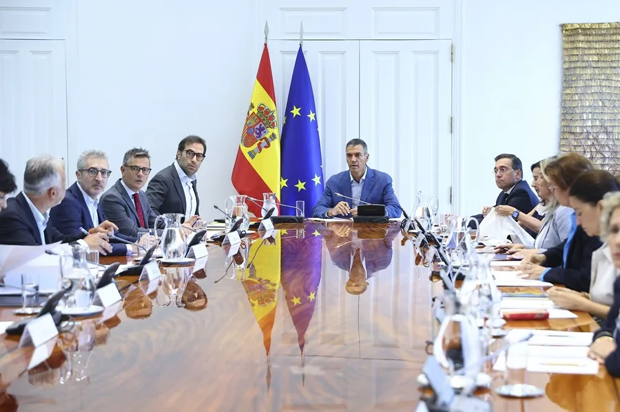165 millones más para Ceuta: el plan del Gobierno para que nadie duerma en la calle en dos semanas