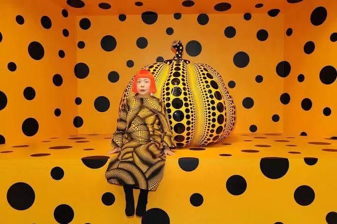Adiós a Yayoi Kusama, la artista que convirtió sus lunares en una forma de sobrevivir al mundo