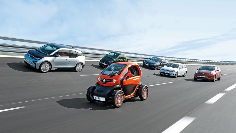 Europa cambia las reglas: los coches eléctricos podrán adelantar a los de gasolina a 130 km/h
