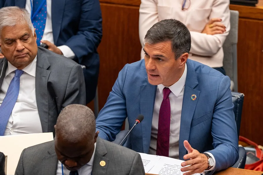 El Gobierno frena los desahucios de familias vulnerables hasta 2030 y veta a los fondos buitre
