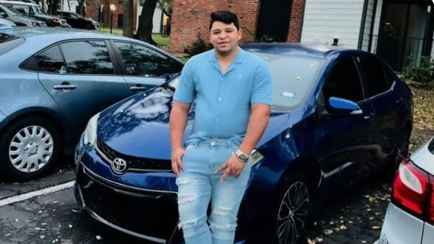 Un agente de ICE dispara contra un repartidor venezolano en Texas y lo deja con una bala en la espalda