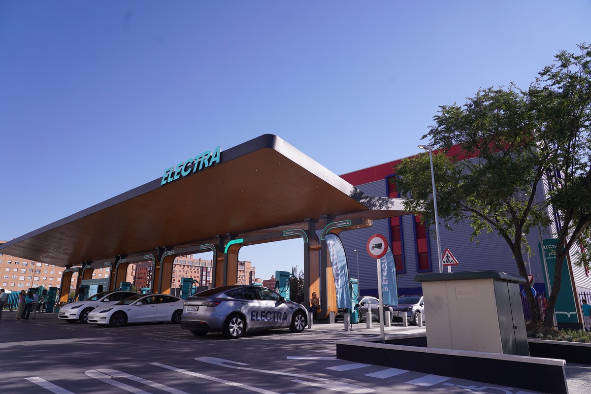 Madrid estrena una de las estaciones de carga eléctrica más potentes de Europa: 26 cargadores de hasta 600 kW