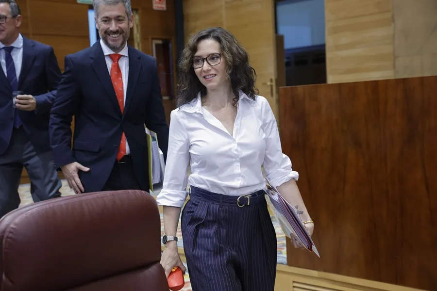 Ayuso elude el acto de apertura del curso universitario en Madrid mientras la comunidad educativa le grita que se vaya
