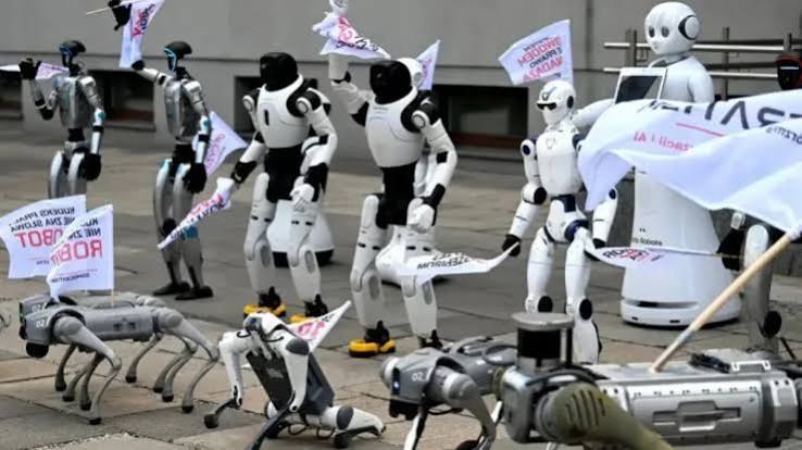Treinta robots marchan ante el Gobierno polaco: la IA no puede reorganizar el trabajo sin regularización humana