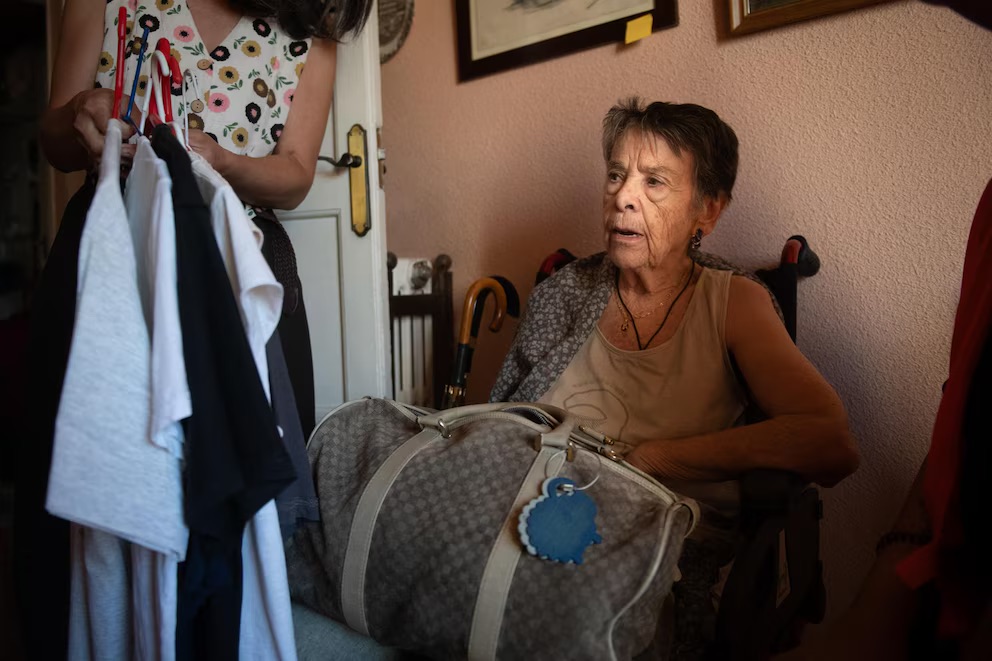 Maricarmen acepta el acuerdo que le permitirá volver a su casa tras el desahucio que conmocionó a Madrid