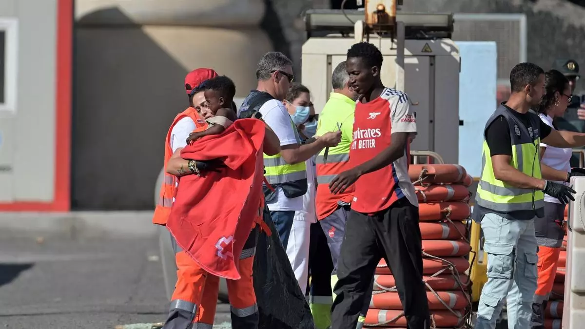 Canarias amenaza con llevar al Gobierno al Supremo por el triaje de menores migrantes