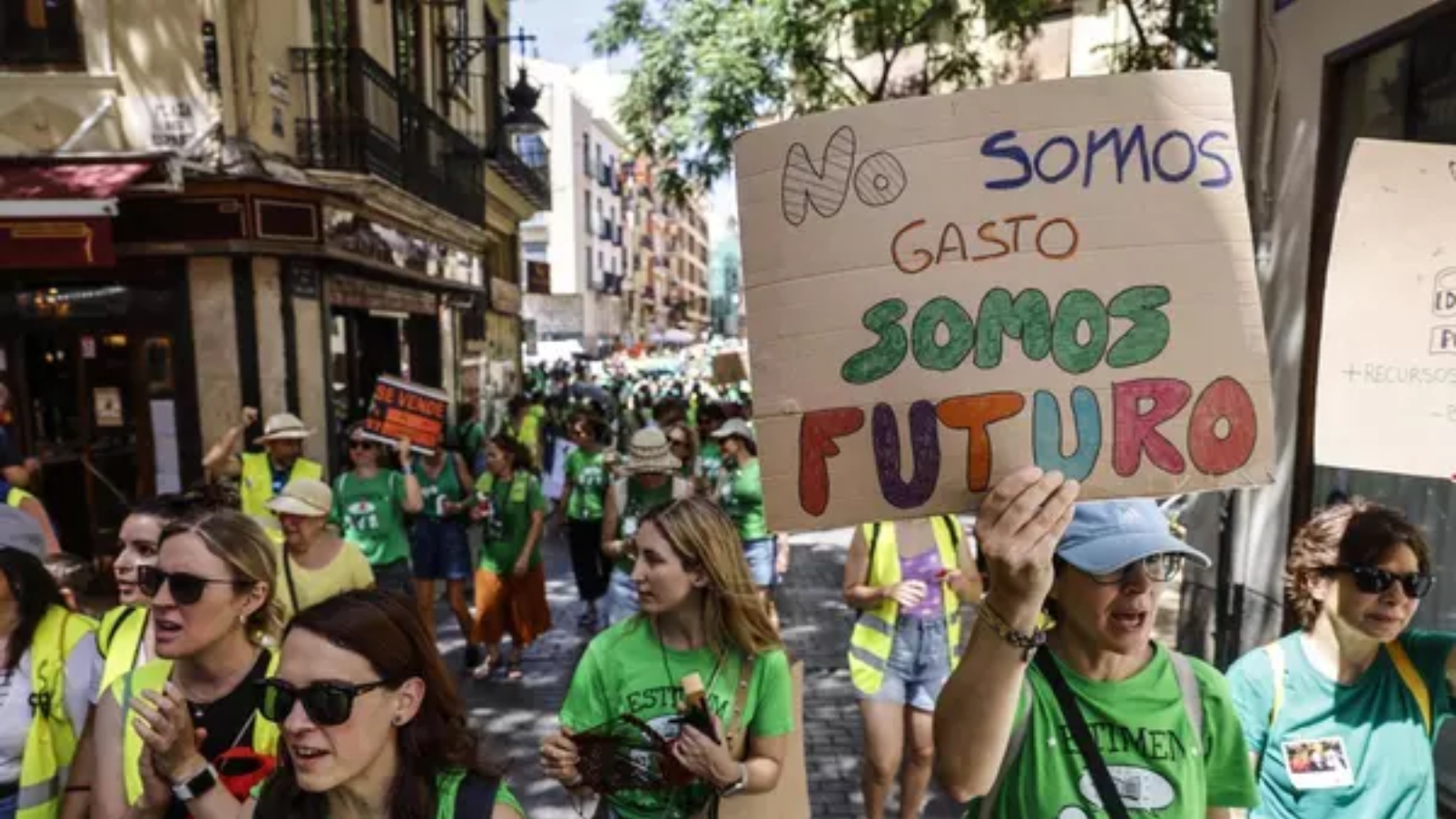 El profesorado dice basta: huelgas en seis comunidades marcan el arranque del curso para más de 8 millones de estudiantes