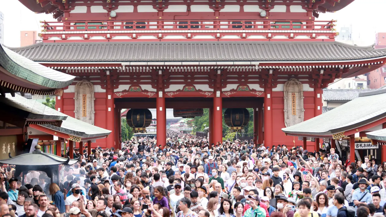 Japón endurece la residencia permanente para extranjeros: exigirá más ingresos, conocimientos de japonés y hasta 200.000 yenes de tasas