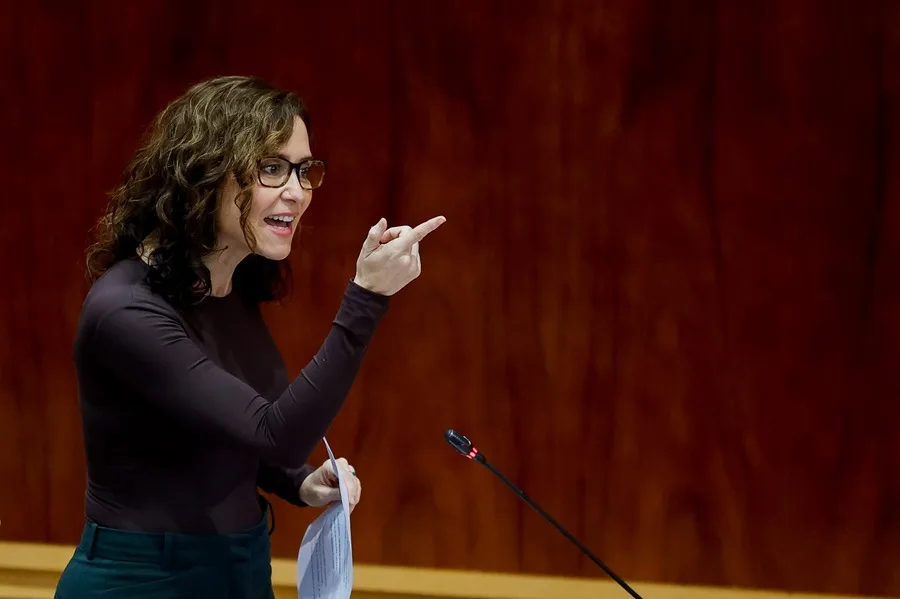 La consejera de Educación de Madrid atribuye a un colegio público un correo de un concertado y desata amenazas contra el centro