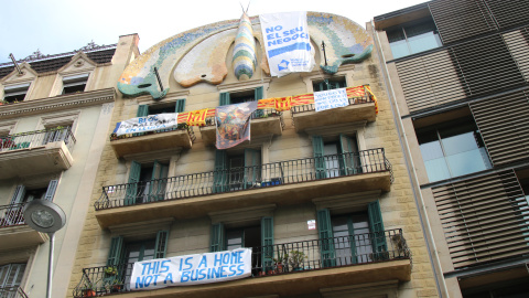 Vecinos del Bloc Papallona de Barcelona dejan de pagar el alquiler y piden al Ayuntamiento que expropie el edificio a un fondo