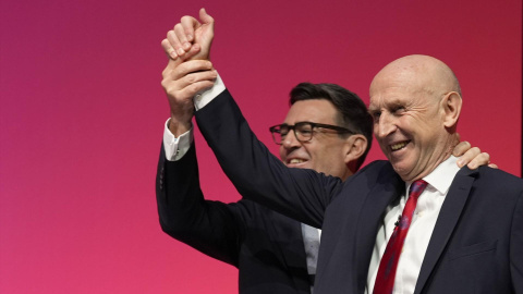 El Gobierno británico planea que la banca pague más: el recargo a sus beneficios pasaría del 3 % al 8 %