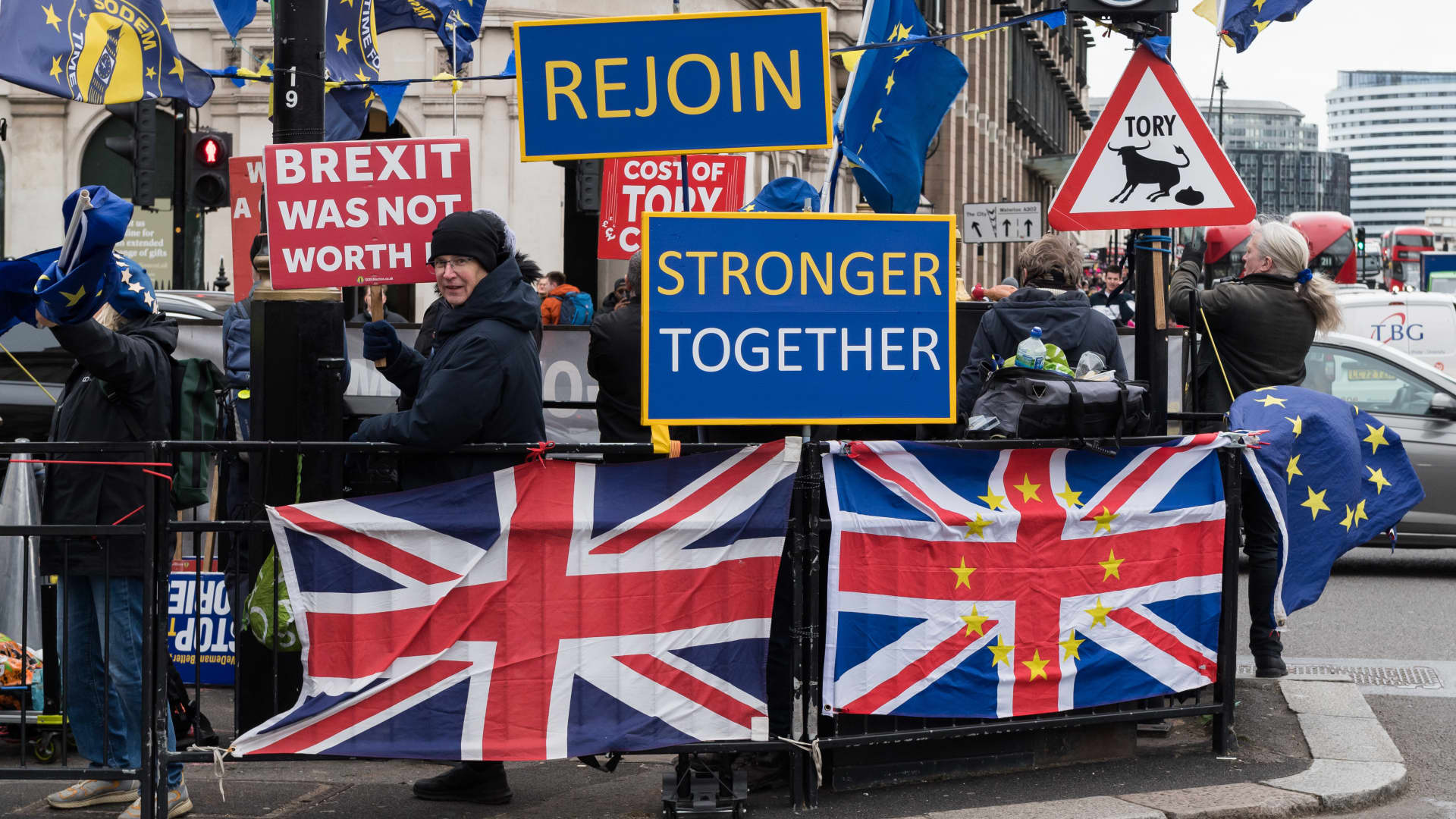 Reino Unido contempla volver a la UE tras el Brexit, pero tendría que aceptar las reglas actuales, incluida la libre circulación y el euro