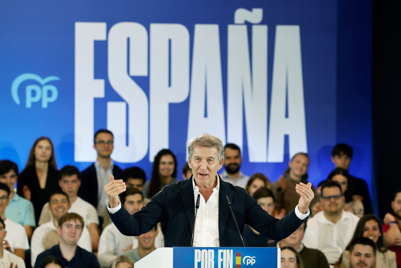 Feijóo presenta su «Contrato con España» con promesas de bajar impuestos, ordenar la inmigración y construir un millón de viviendas