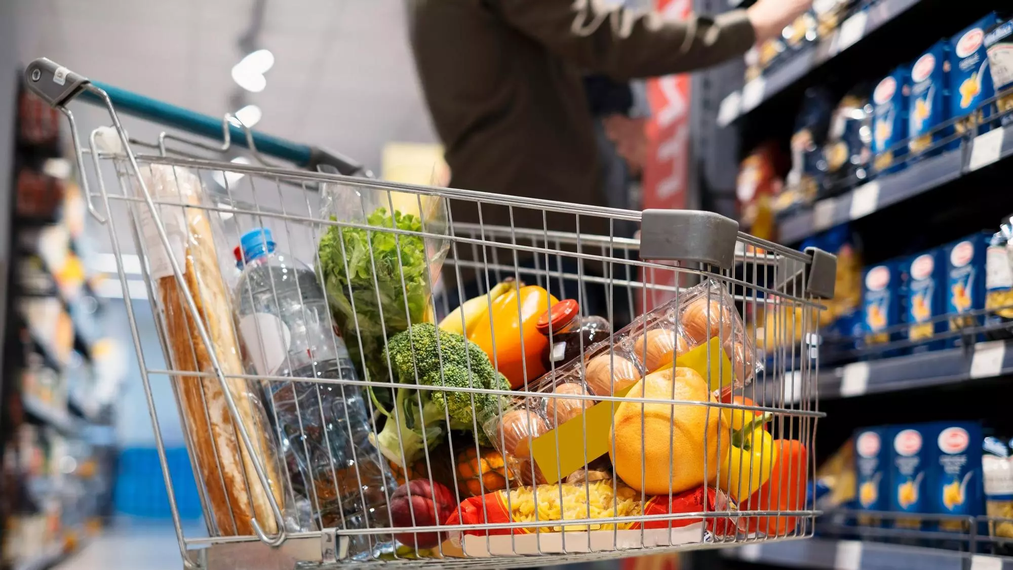 El BCE alerta de nuevas subidas en el precio del pan, la pasta, la carne y la leche por la crisis energética y las sequías