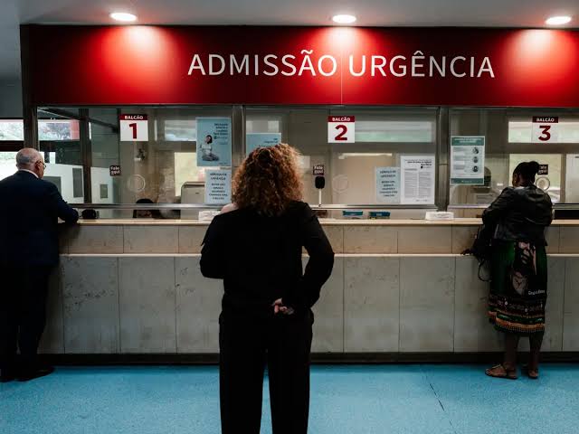 Portugal aprueba cobrar la atención sanitaria a inmigrantes irregulares y extranjeros no residentes