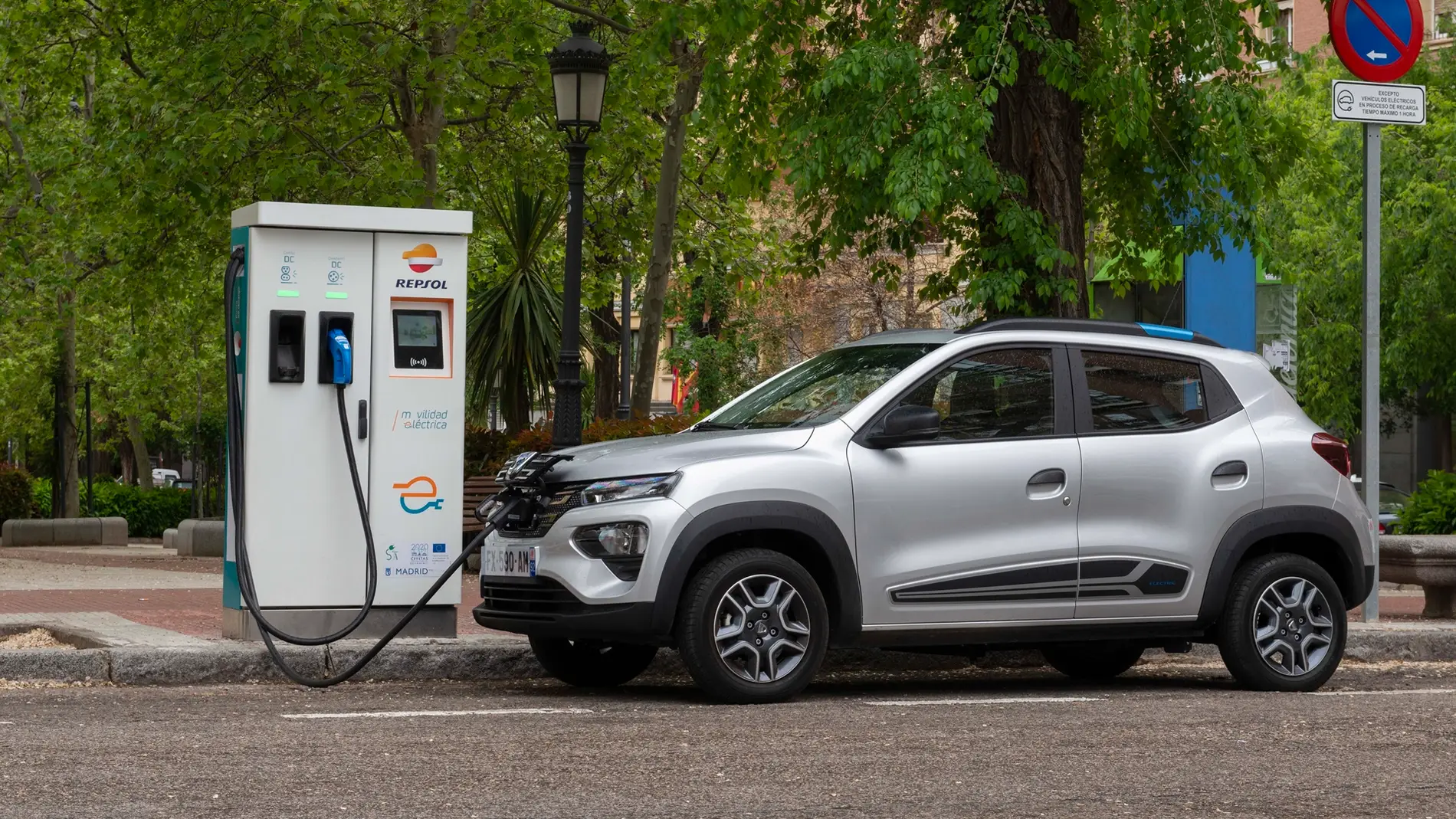 El coche eléctrico despega en España: las ventas crecen más de un 70% mientras los carburantes se disparan