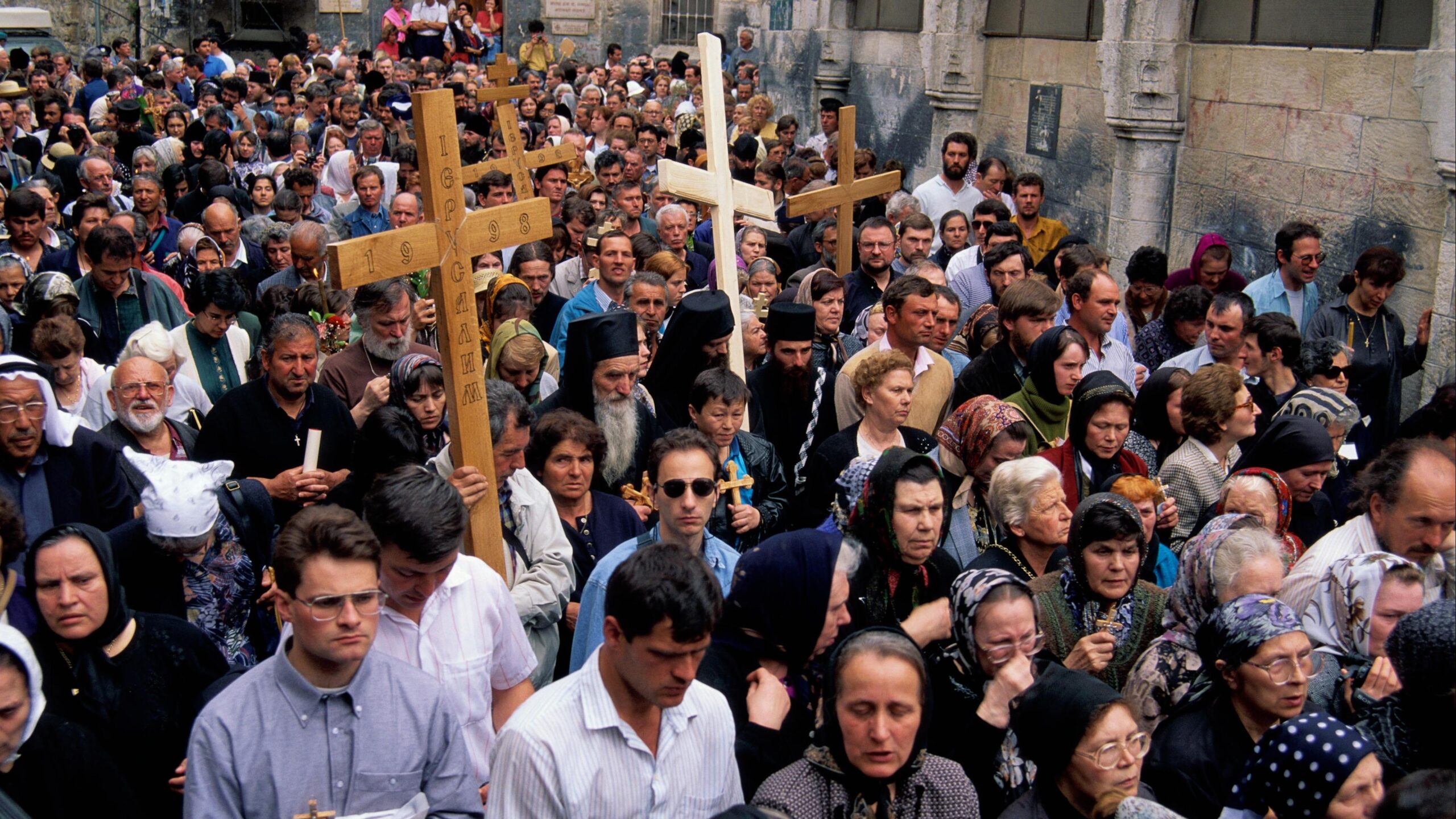 “Nos escupen por llevar una cruz”: los cristianos de Tierra Santa denuncian ataques y una creciente presión para abandonar sus hogares