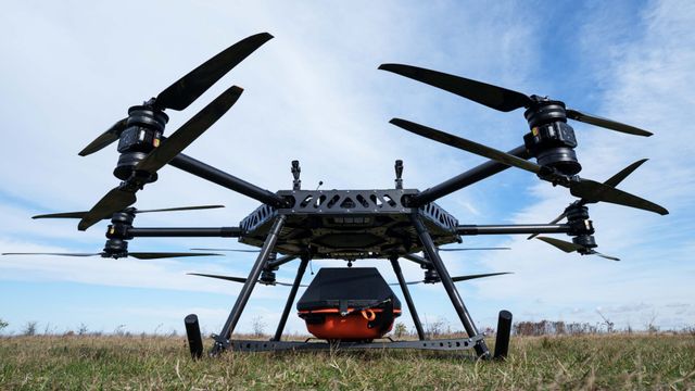 Ucrania prueba un dron capaz de evacuar soldados heridos del frente sin exponer a los equipos de rescate