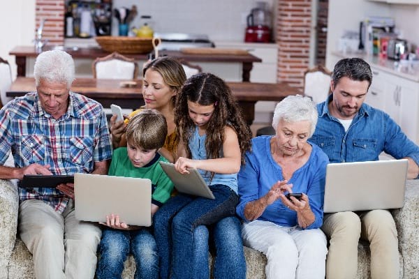 Otra Generac(C)ión impulsa la autonomía digital de las personas mayores de 60 años