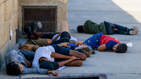 Una treintena de niños migrantes, algunos de 12 años, duerme en las calles de Melilla, según la asociación Mec de la Rue