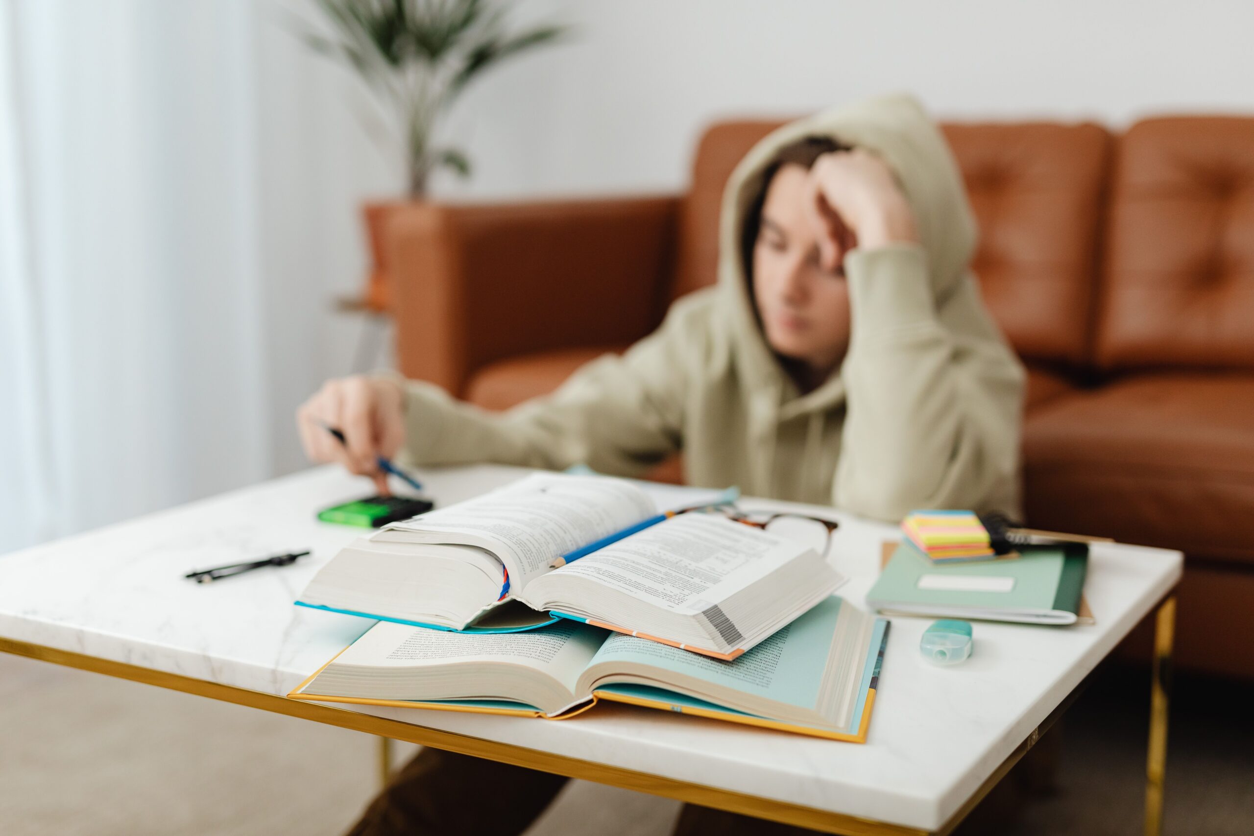 Demasiados estudios para un empleo: la sobrecualificación juvenil